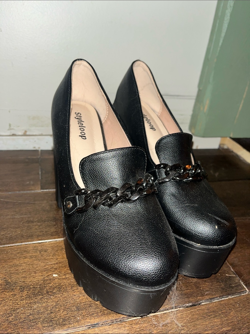 SHEIN Black Platform Loafers with Chain Accent